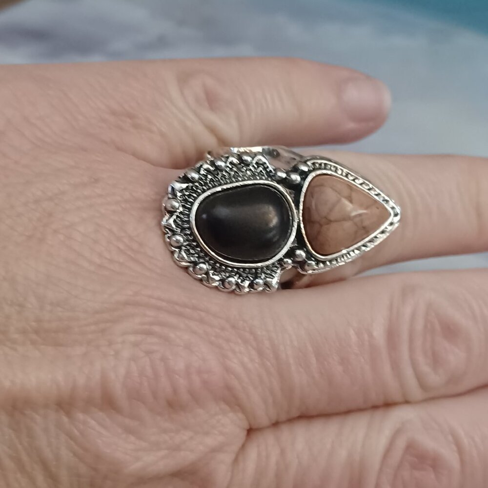 NWT PAPARAZZI ART DECO RING